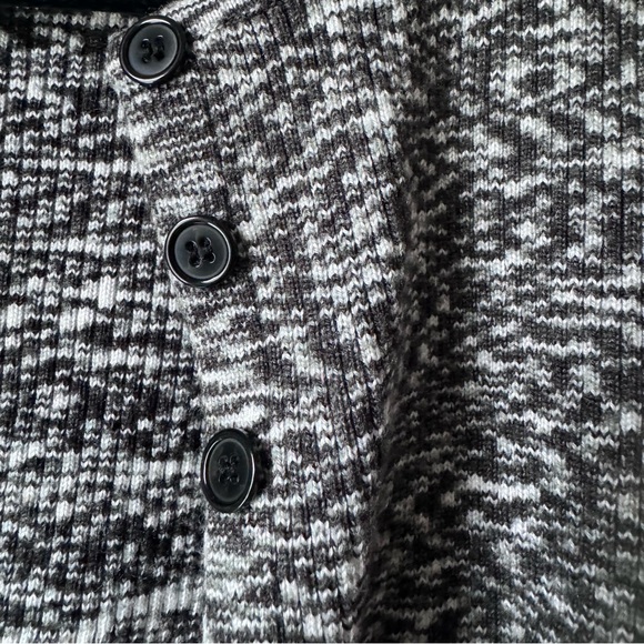 Forever 21 Cropped Cardigan - Picture 3 of 4